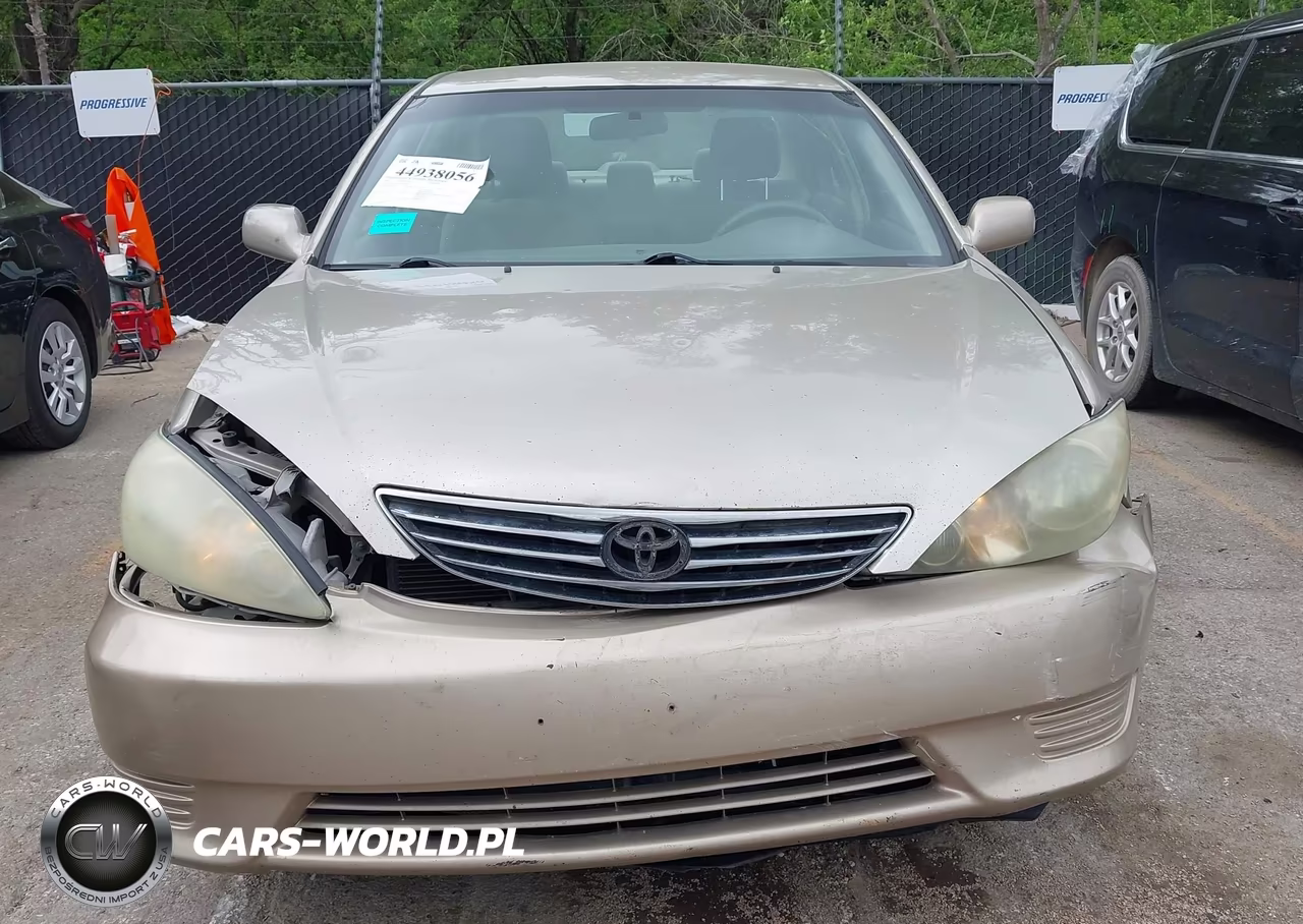 2005 Toyota Camry Le VIN:4T1BE32K75U947946 - 12