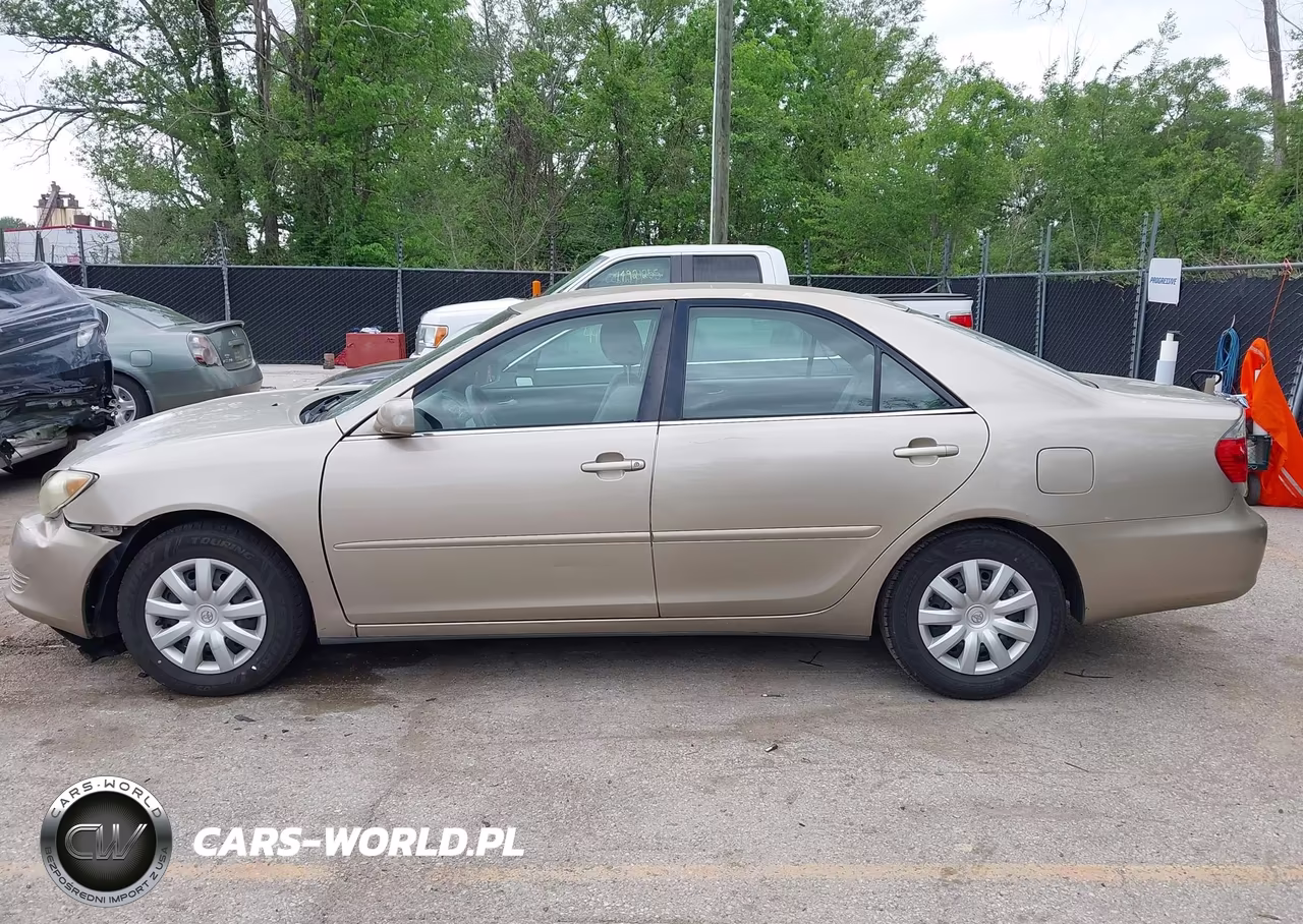 2005 Toyota Camry Le VIN:4T1BE32K75U947946 - 14