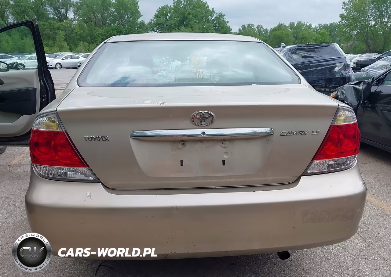 2005 Toyota Camry Le VIN:4T1BE32K75U947946 - 16