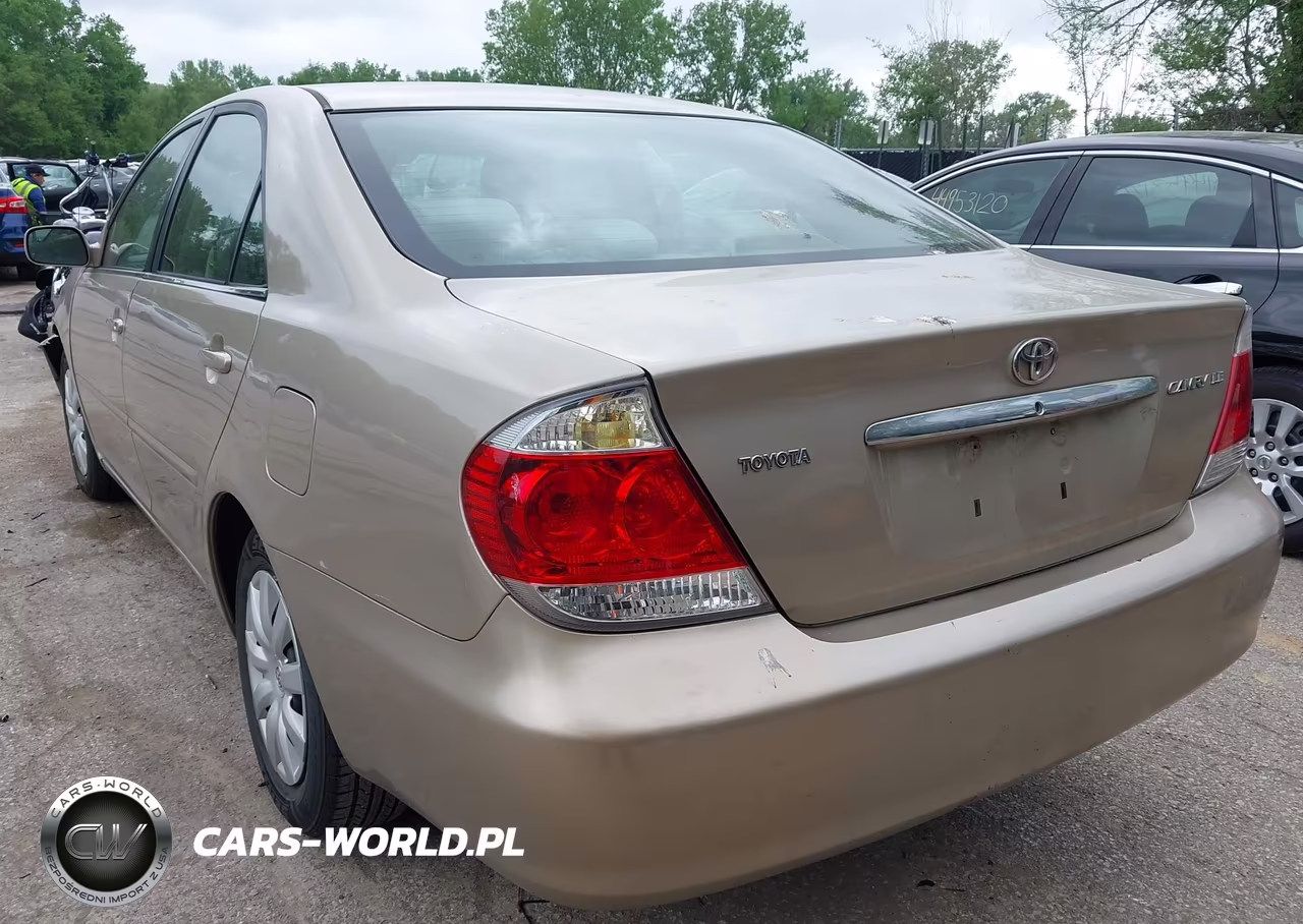 2005 Toyota Camry Le VIN:4T1BE32K75U947946 - 3