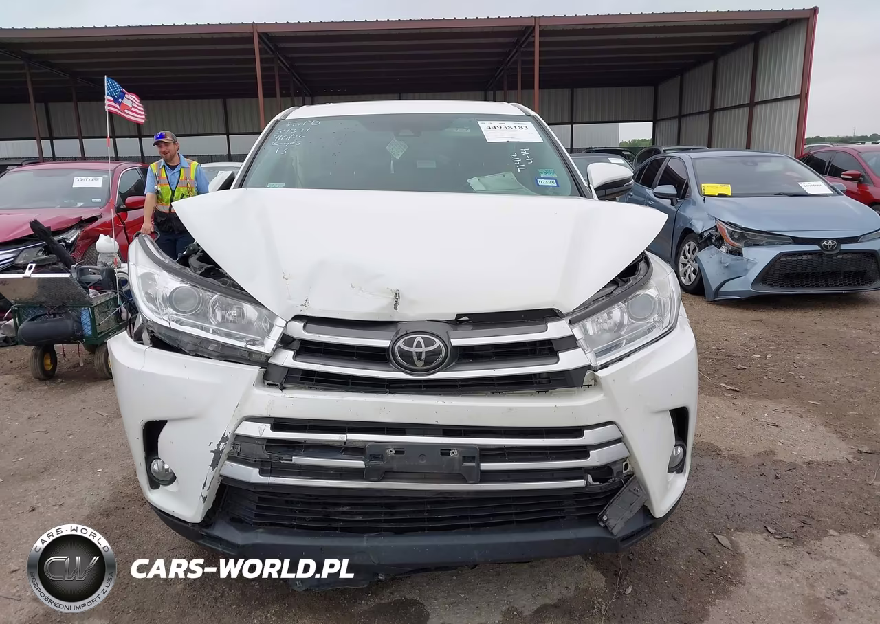 2019 Toyota Highlander Le Plus VIN:5TDZZRFH8KS311559 - 11