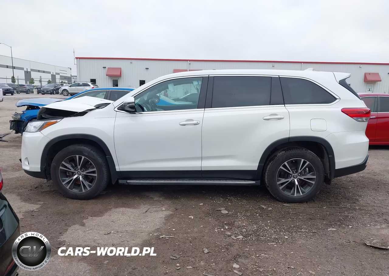 2019 Toyota Highlander Le Plus VIN:5TDZZRFH8KS311559 - 13