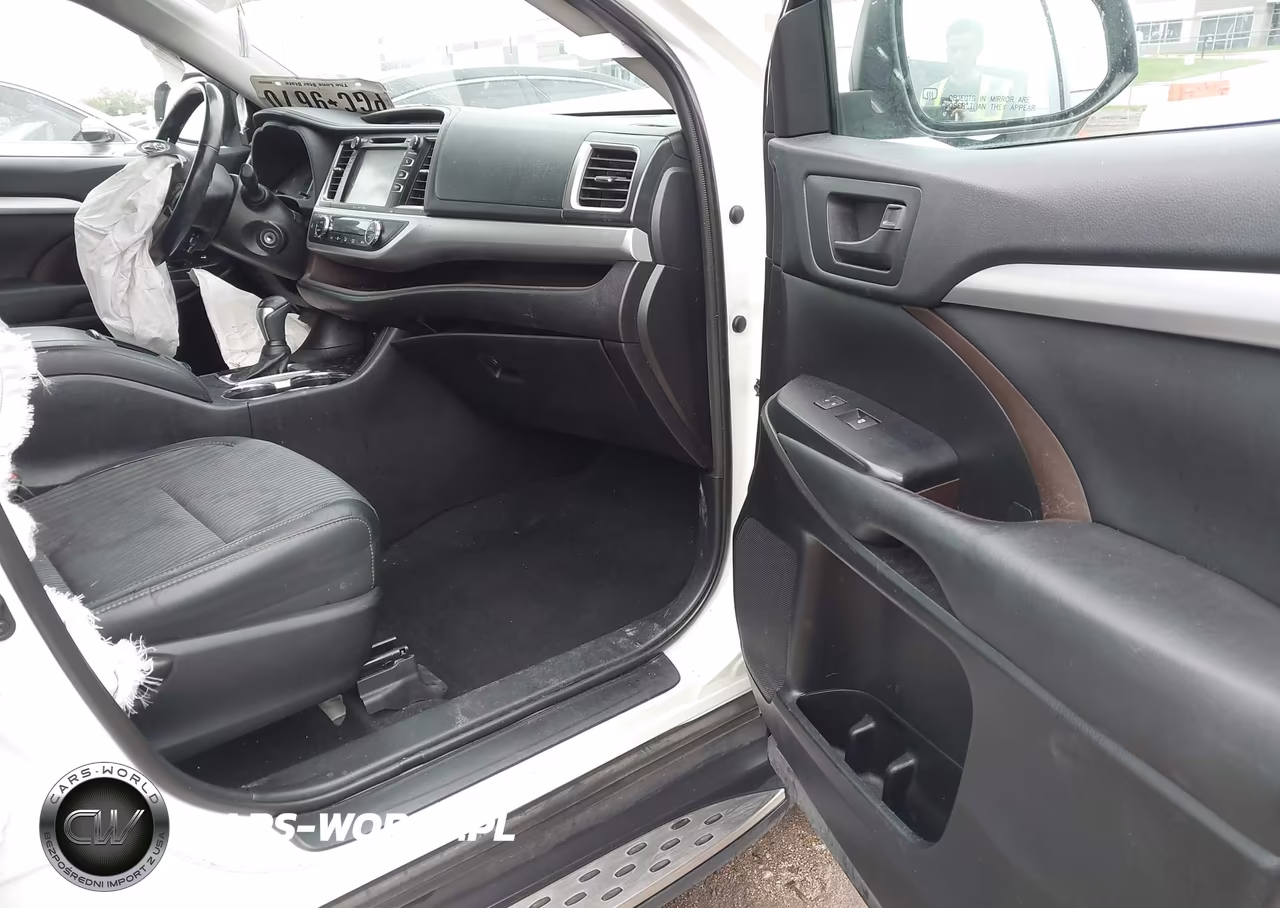 2019 Toyota Highlander Le Plus VIN:5TDZZRFH8KS311559 - 5