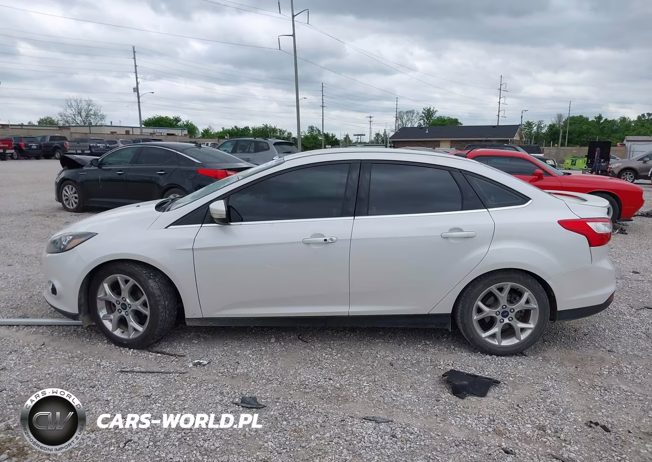 2014 Ford Focus Titanium VIN:1FADP3J2XEL349144 - 15