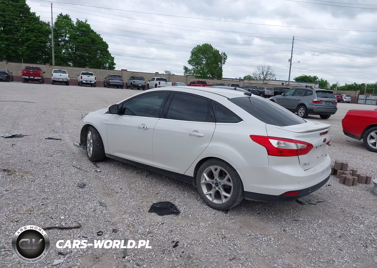 2014 Ford Focus Titanium VIN:1FADP3J2XEL349144 - 3