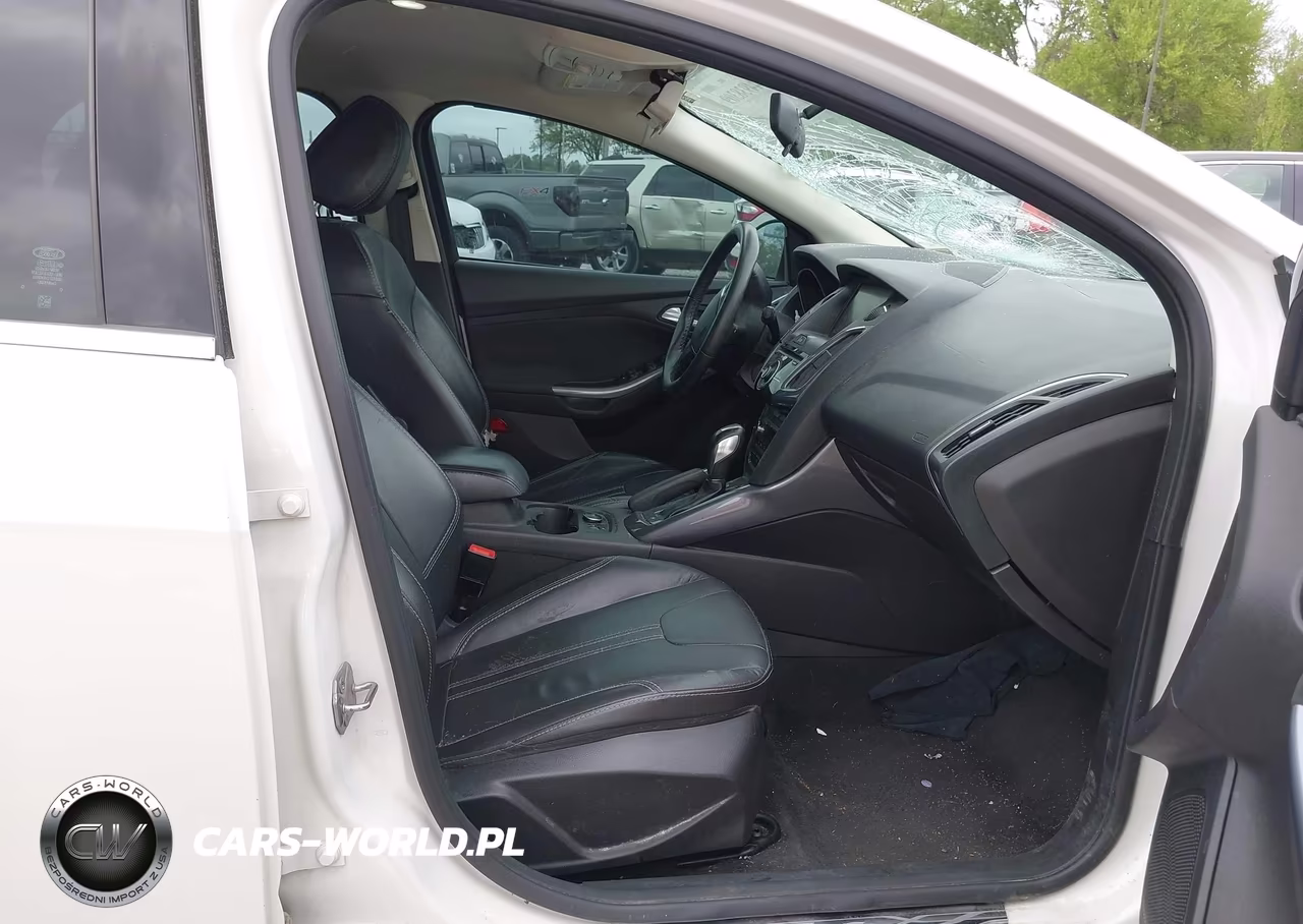 2014 Ford Focus Titanium VIN:1FADP3J2XEL349144 - 5