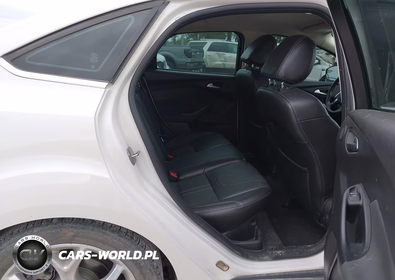 2014 Ford Focus Titanium VIN:1FADP3J2XEL349144 - 8