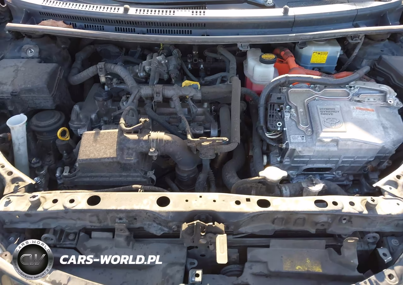 2014 Toyota Prius C Three VIN:JTDKDTB37E1565255 - 10