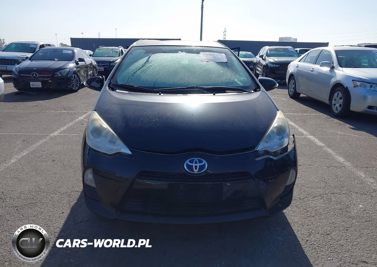 2014 Toyota Prius C Three VIN:JTDKDTB37E1565255 - 12