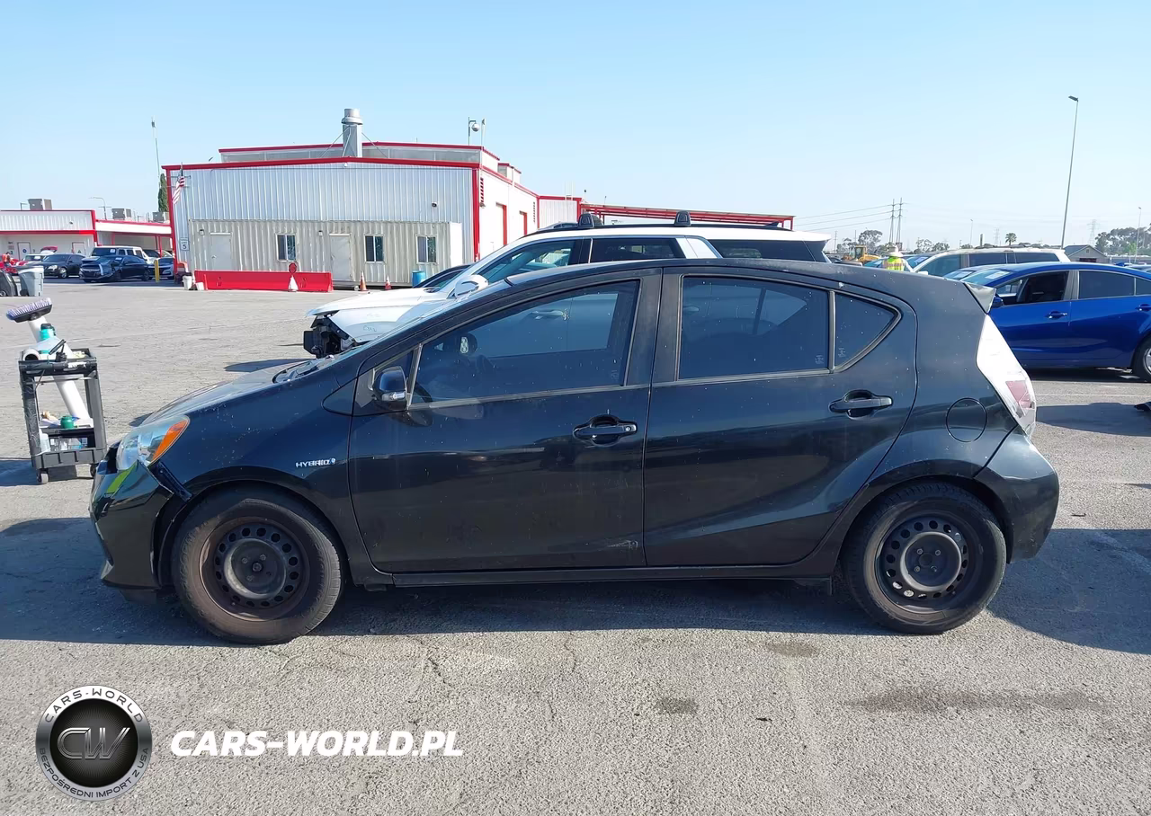 2014 Toyota Prius C Three VIN:JTDKDTB37E1565255 - 14