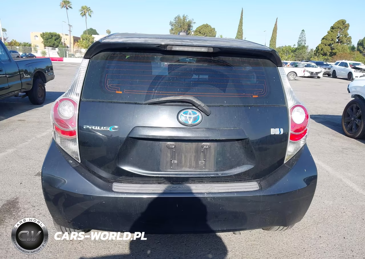 2014 Toyota Prius C Three VIN:JTDKDTB37E1565255 - 16