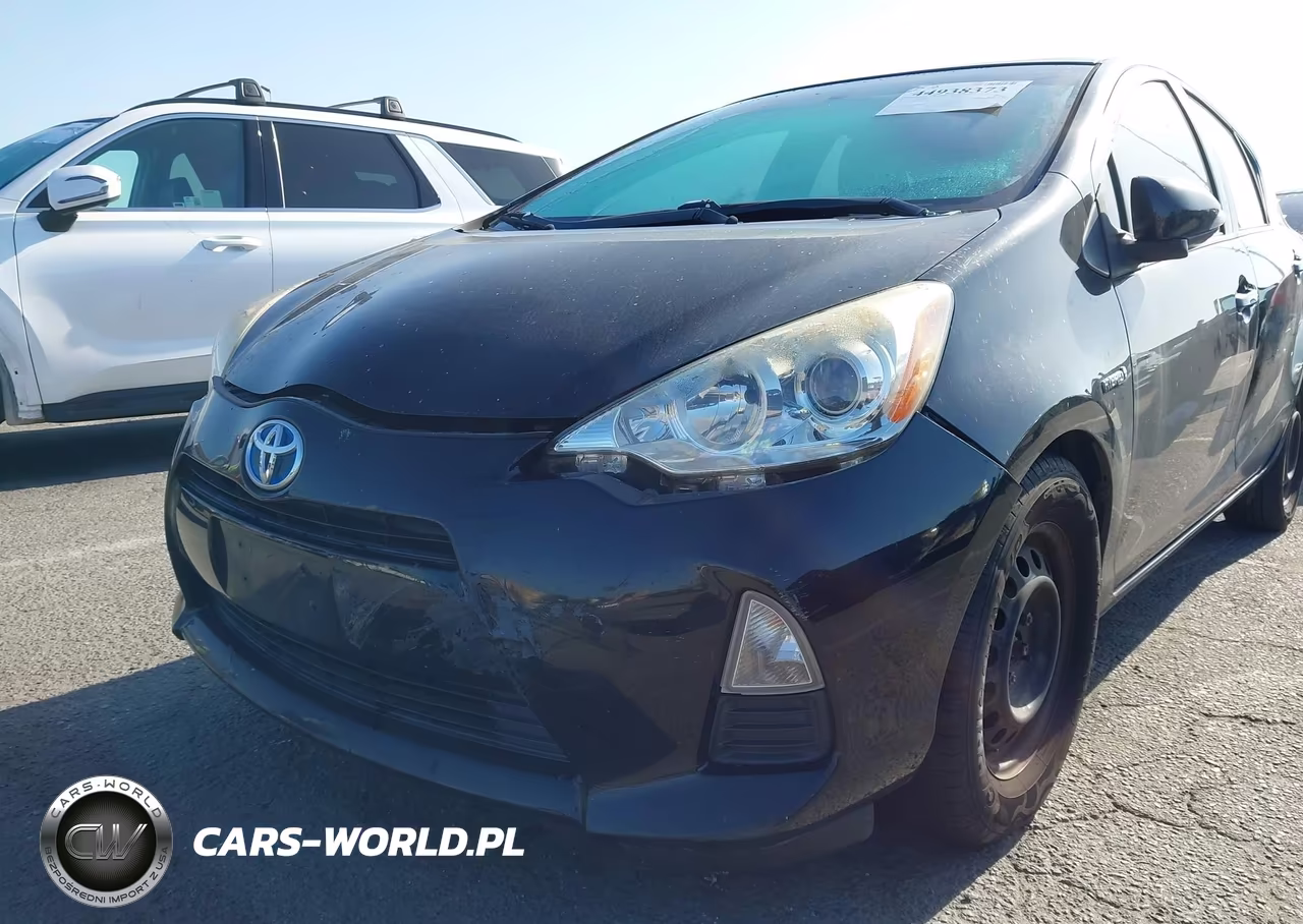 2014 Toyota Prius C Three VIN:JTDKDTB37E1565255 - 17