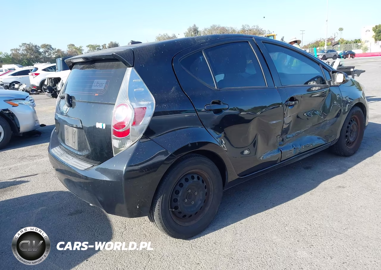 2014 Toyota Prius C Three VIN:JTDKDTB37E1565255 - 4
