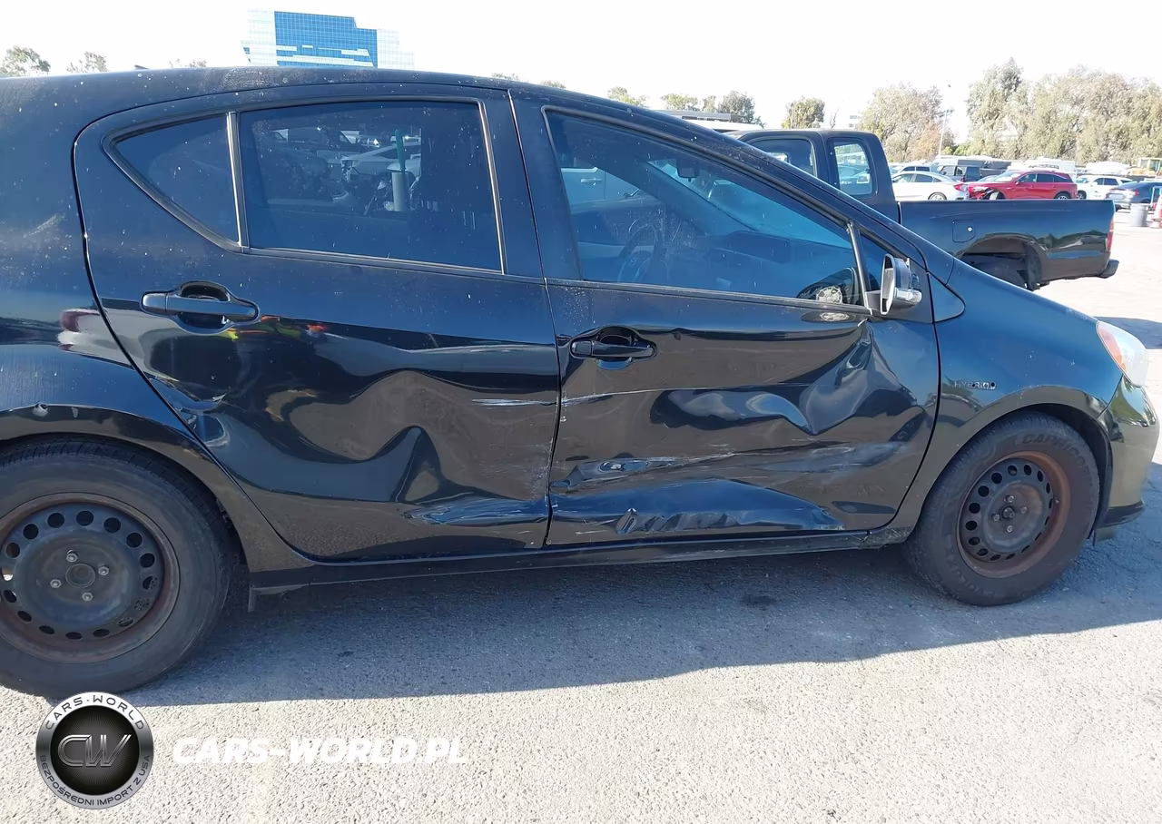 2014 Toyota Prius C Three VIN:JTDKDTB37E1565255 - 6
