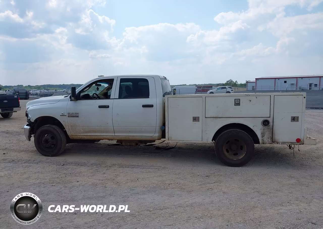 2018 Ram 3500 Chassis Tradesman-Slt-Laramie VIN:3C7WRTCL7JG100622 - 14