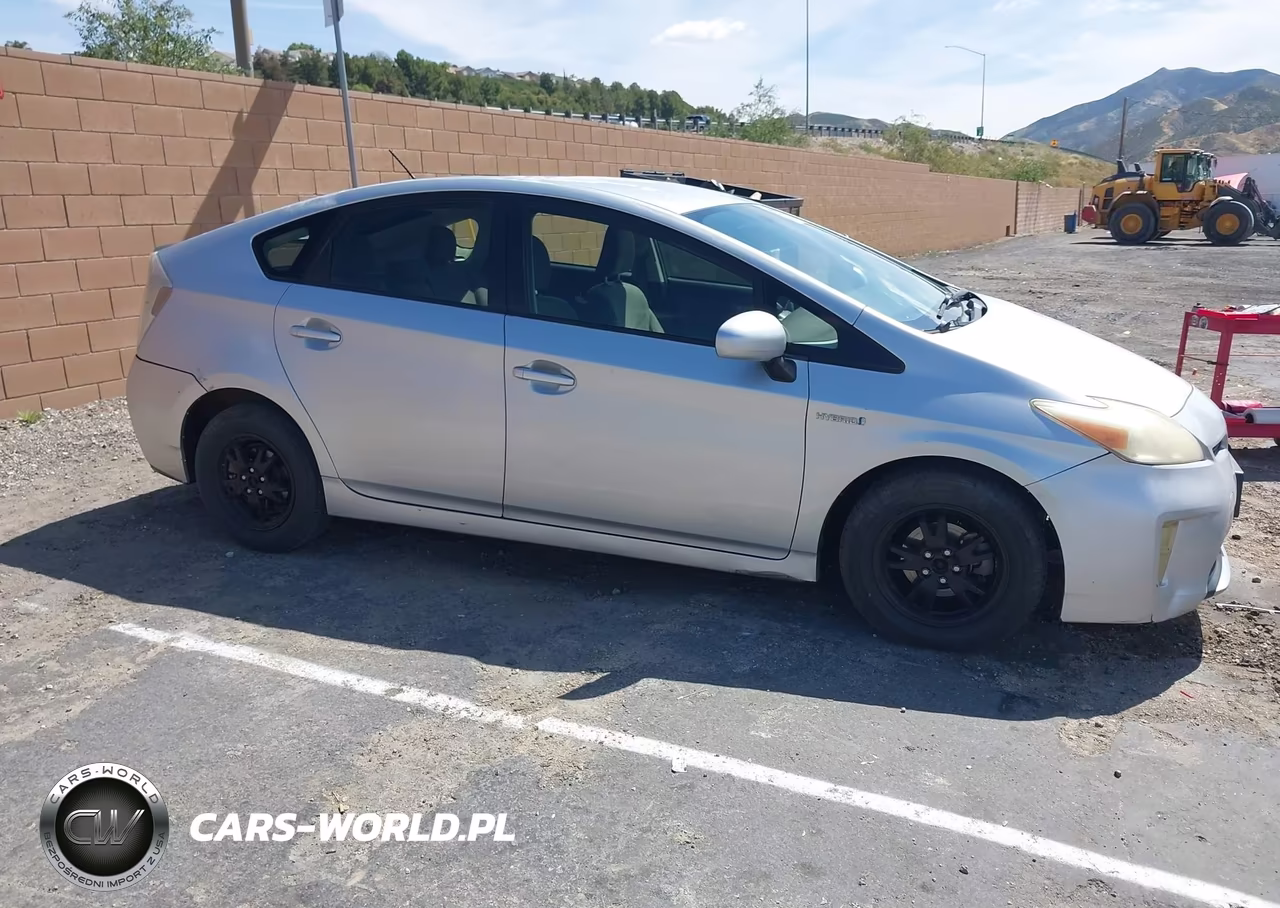 2013 Toyota Prius Three VIN:JTDKN3DU7D5680108 - 13