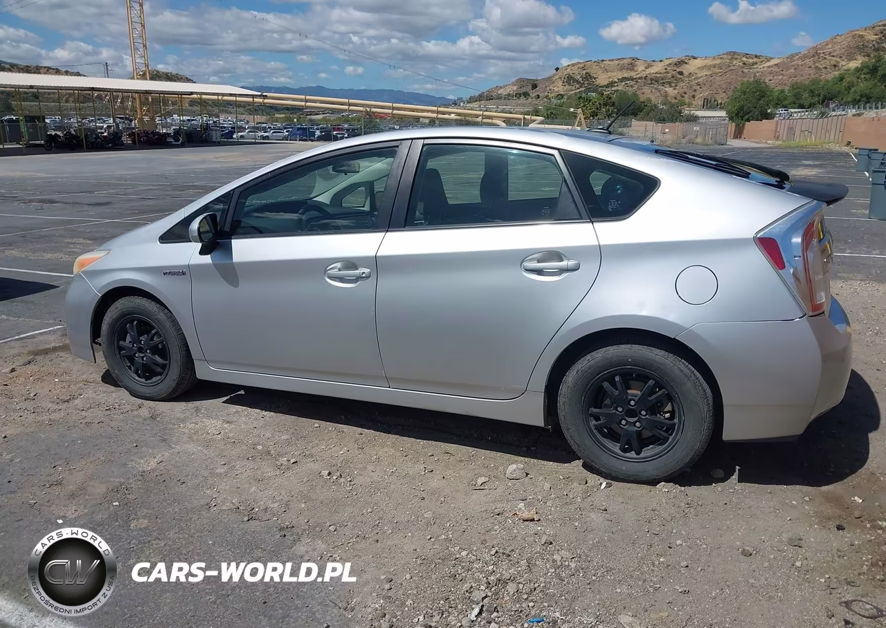 2013 Toyota Prius Three VIN:JTDKN3DU7D5680108 - 14