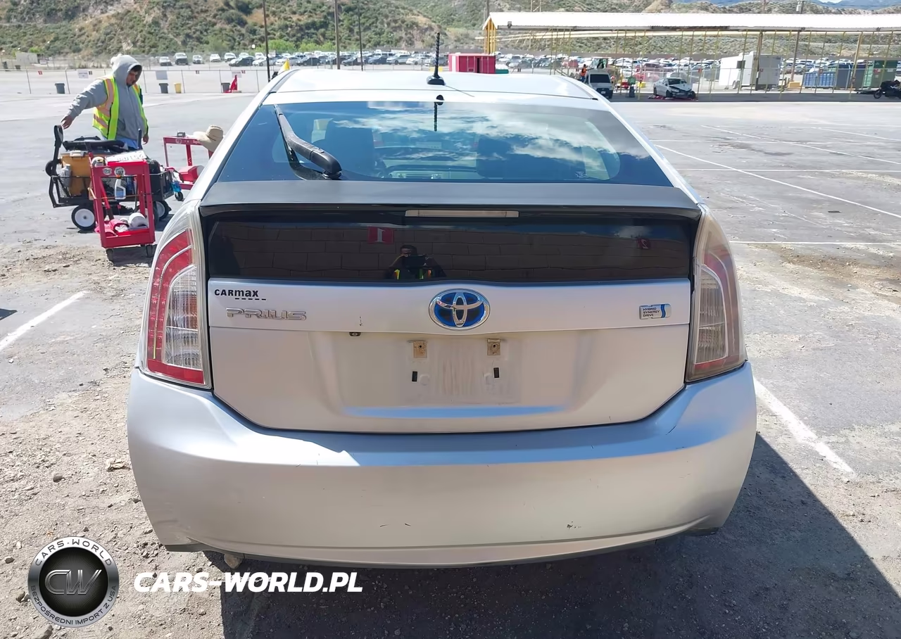 2013 Toyota Prius Three VIN:JTDKN3DU7D5680108 - 16