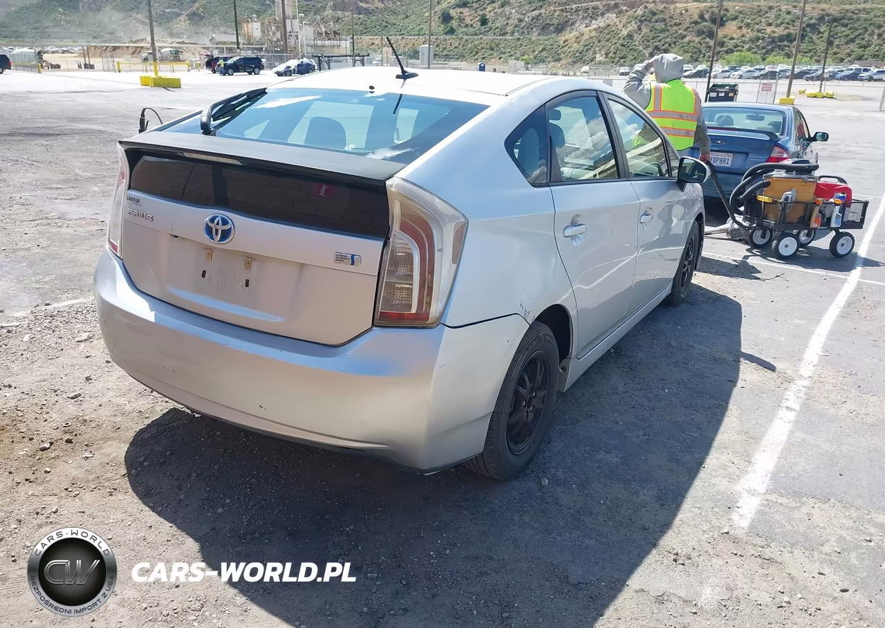 2013 Toyota Prius Three VIN:JTDKN3DU7D5680108 - 4