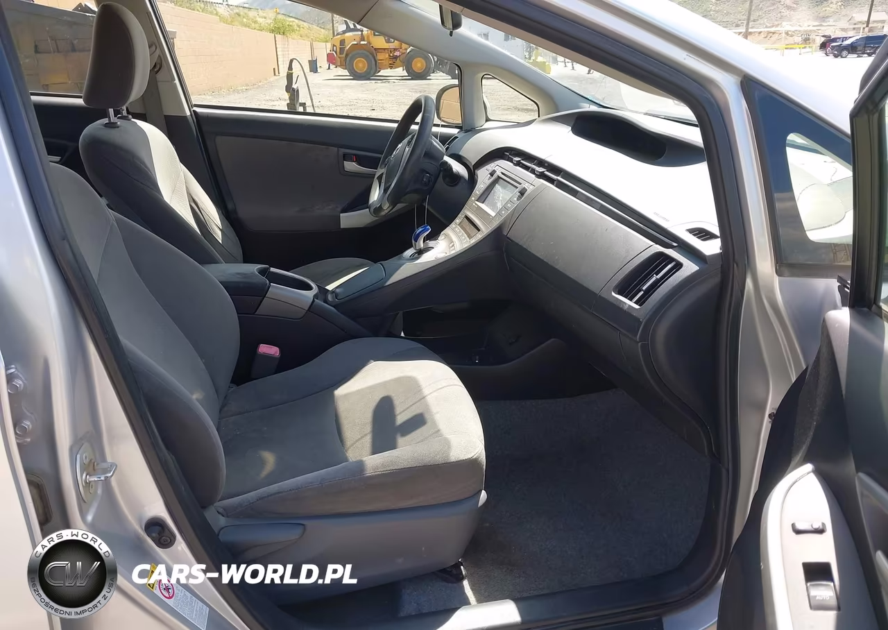 2013 Toyota Prius Three VIN:JTDKN3DU7D5680108 - 5