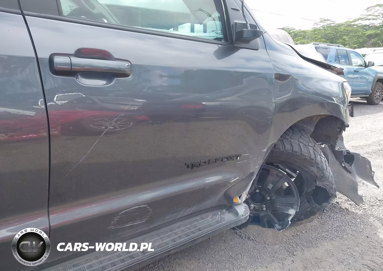 2020 Toyota Sequoia Sr5 VIN:5TDBY5G15LS179781 - 18