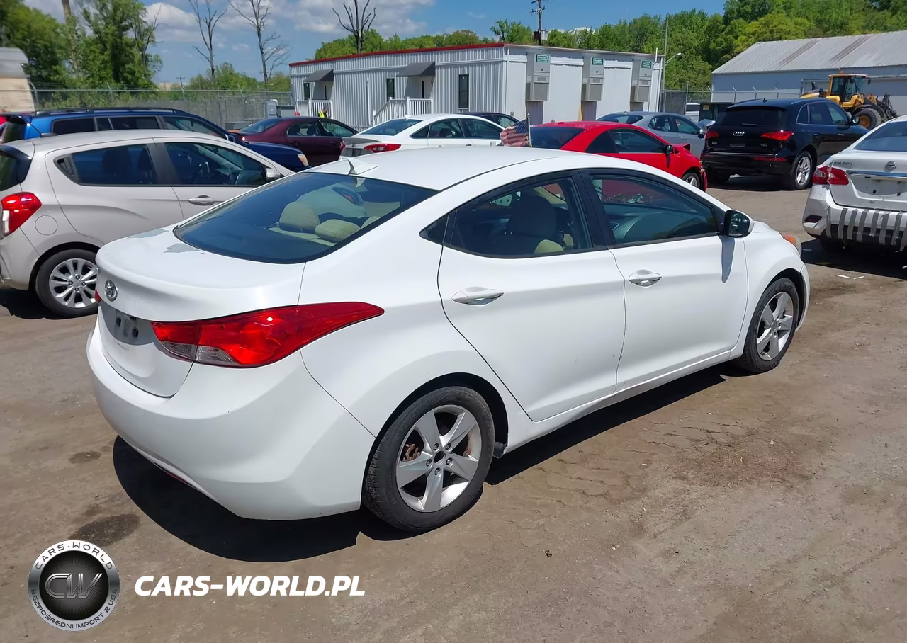 2013 Hyundai Elantra Gls VIN:5NPDH4AE7DH252946 - 4