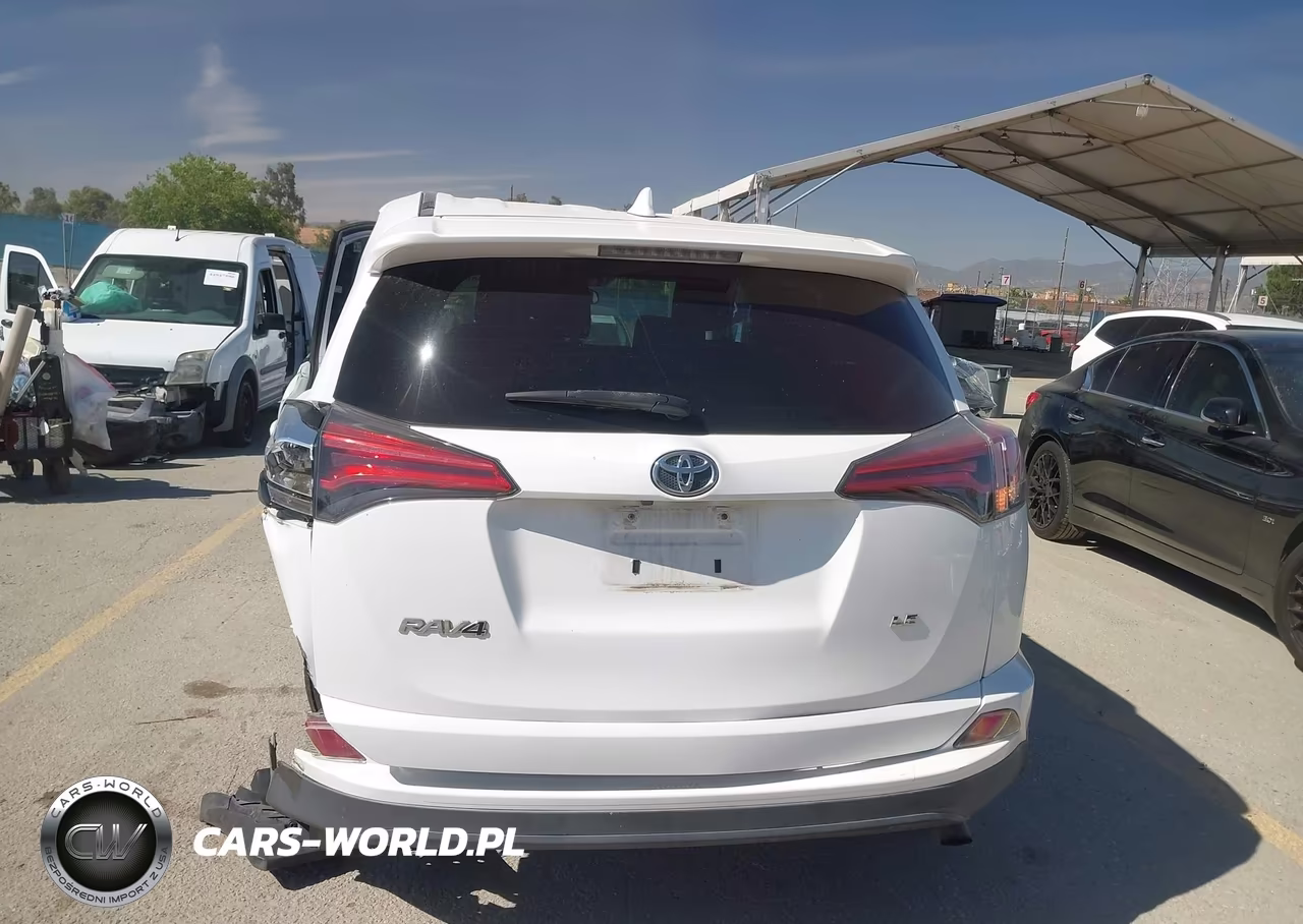2018 Toyota Rav4 Le VIN:2T3ZFREV3JW486847 - 17