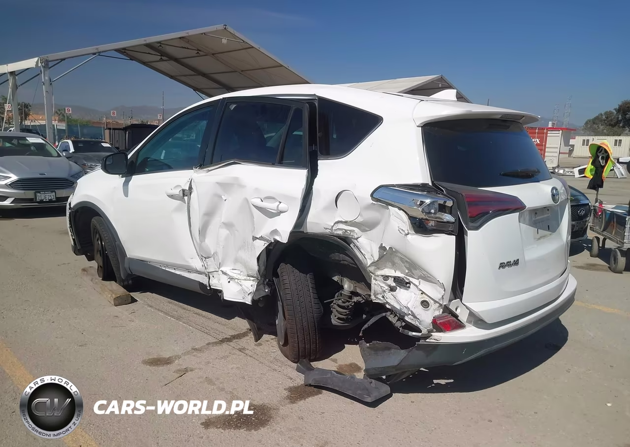 2018 Toyota Rav4 Le VIN:2T3ZFREV3JW486847 - 3