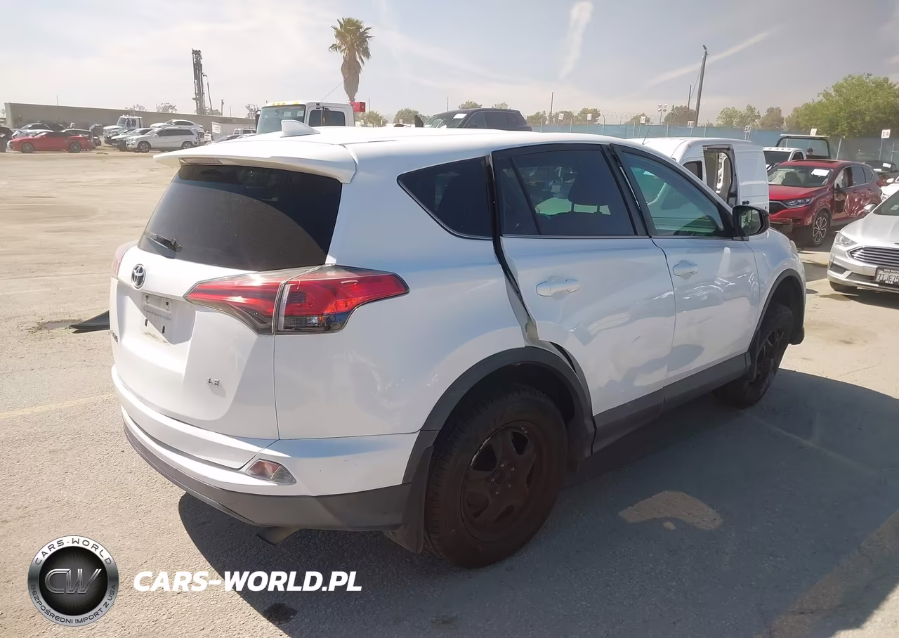 2018 Toyota Rav4 Le VIN:2T3ZFREV3JW486847 - 4