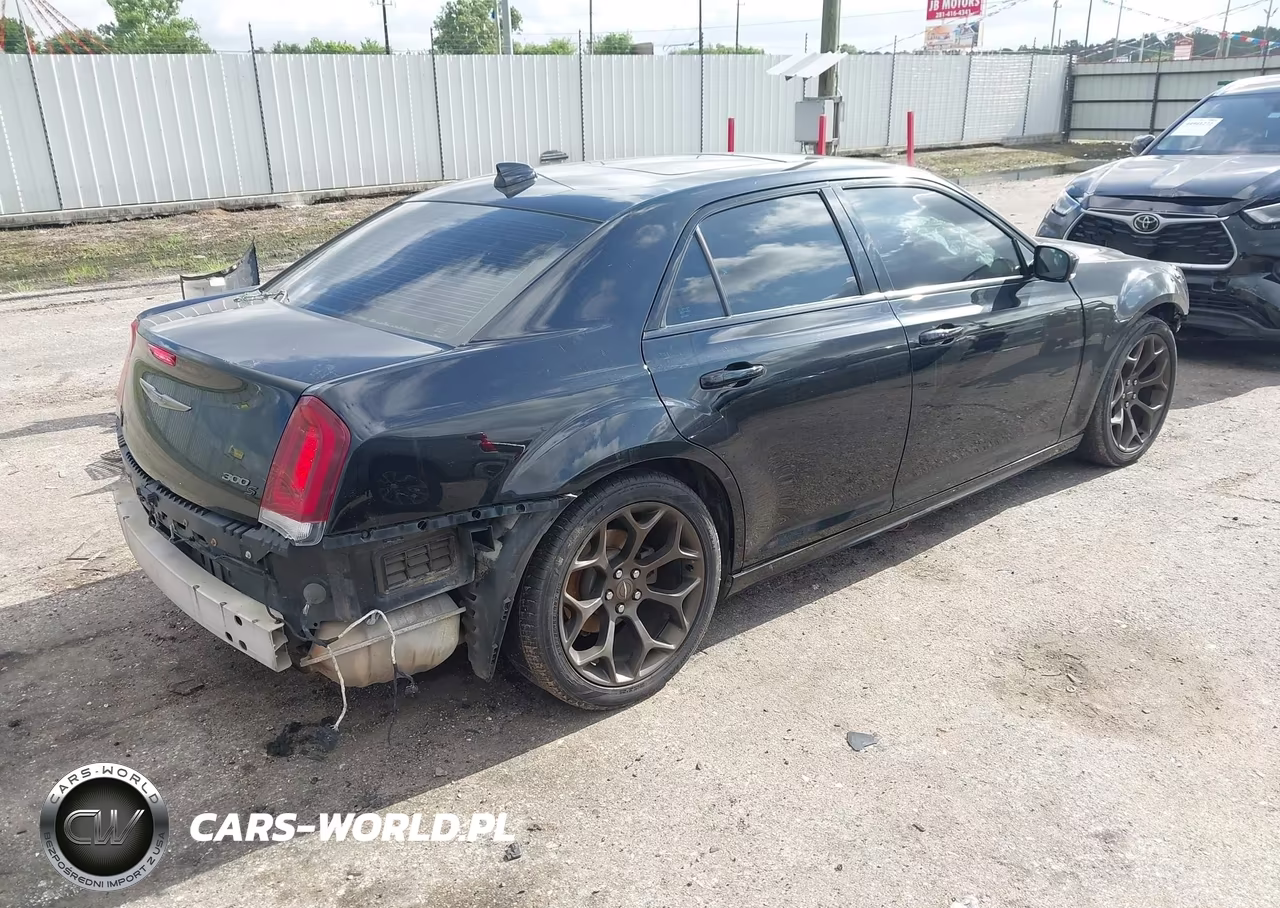 2016 Chrysler 300 300S Alloy Edition VIN:2C3CCABG1GH334570 - 4
