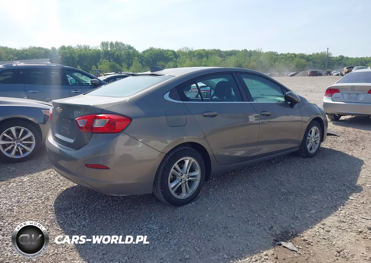2018 Chevrolet Cruze Lt Auto VIN:1G1BE5SM4J7203479 - 4