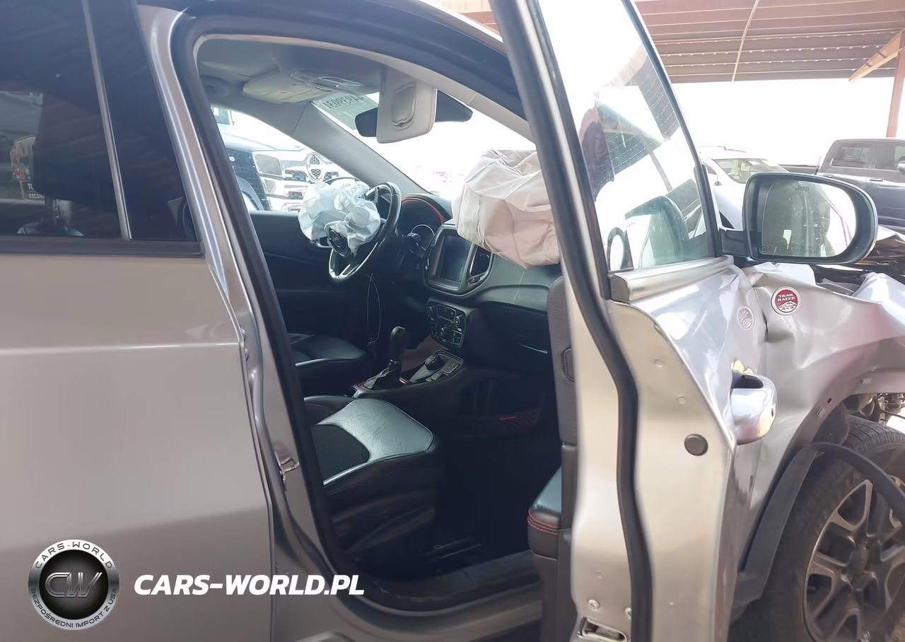 2019 Jeep Compass Trailhawk 4X4 VIN:3C4NJDDB5KT618233 - 5