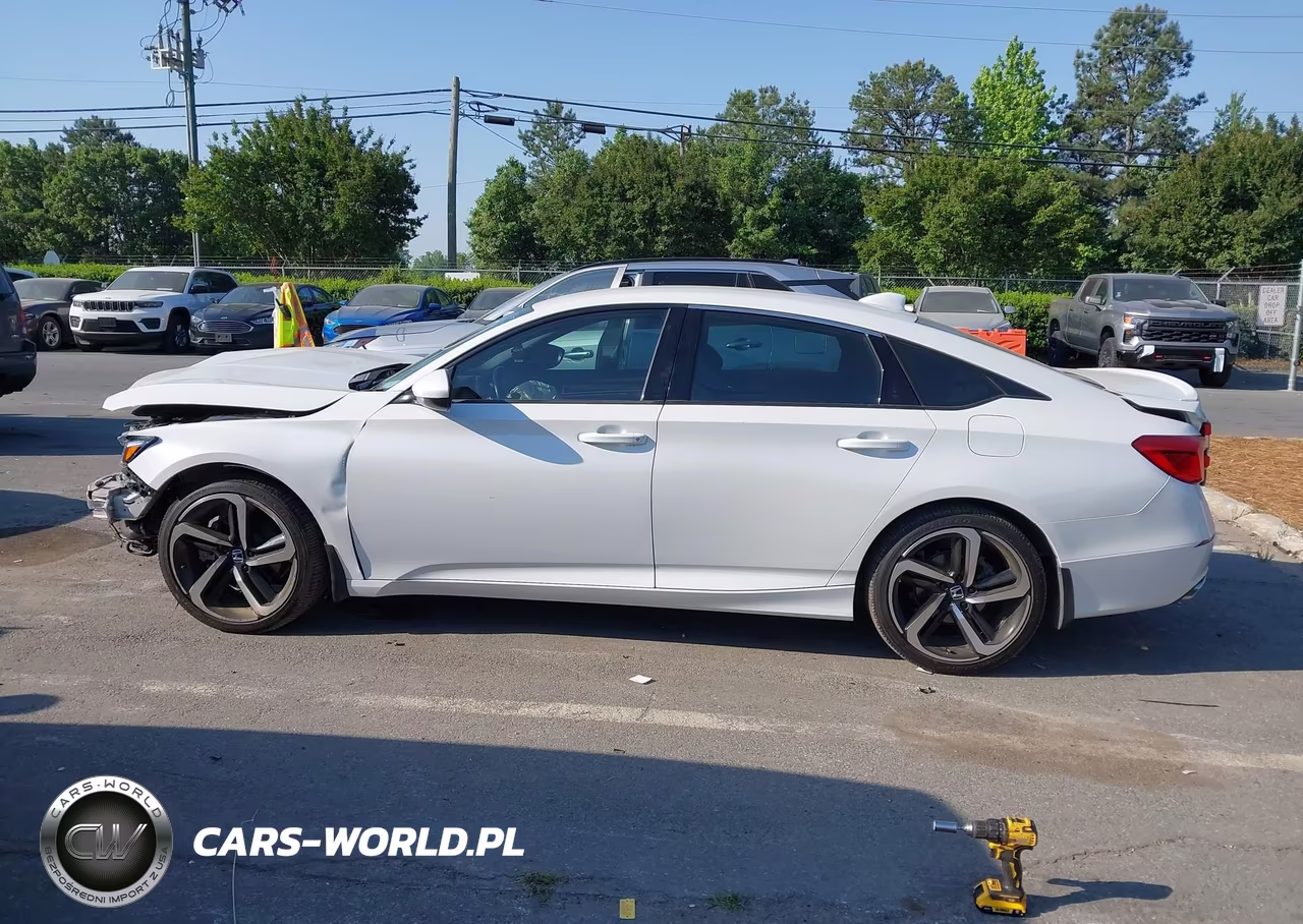 2018 Honda Accord Sport VIN:1HGCV1F3XJA174628 - 13