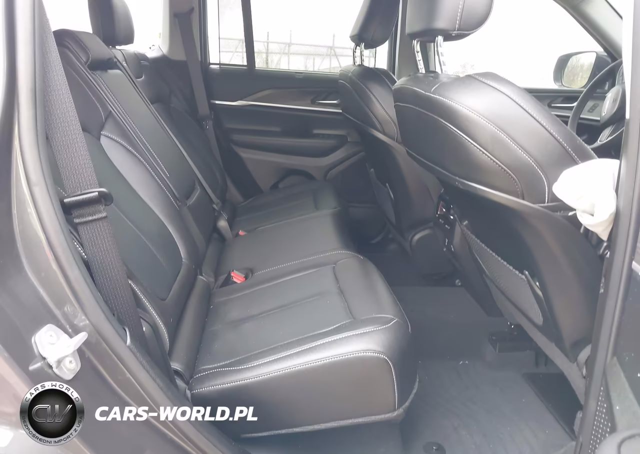 2023 Jeep Grand Cherokee Limited 4X4 VIN:1C4RJHBG8P8738041 - 8