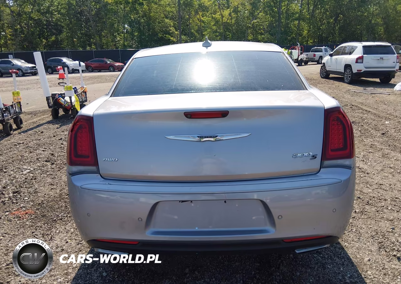 2015 Chrysler 300 300S VIN:2C3CCAGG8FH808943 - 17