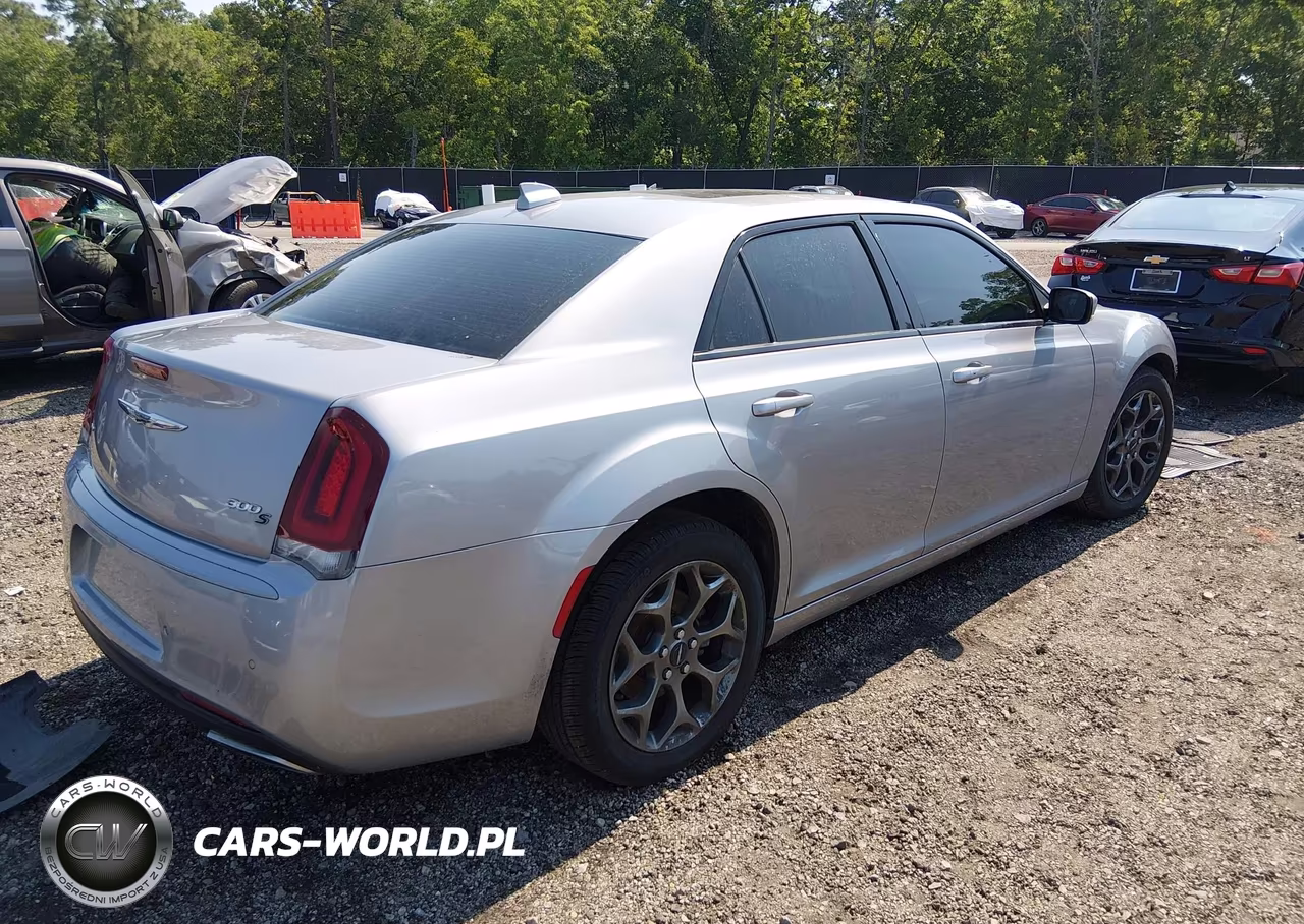 2015 Chrysler 300 300S VIN:2C3CCAGG8FH808943 - 4