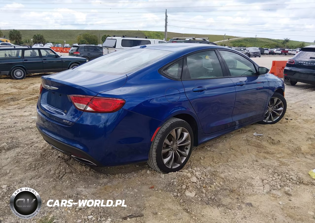 2015 Chrysler 200 S VIN:1C3CCCBB5FN578700 - 4