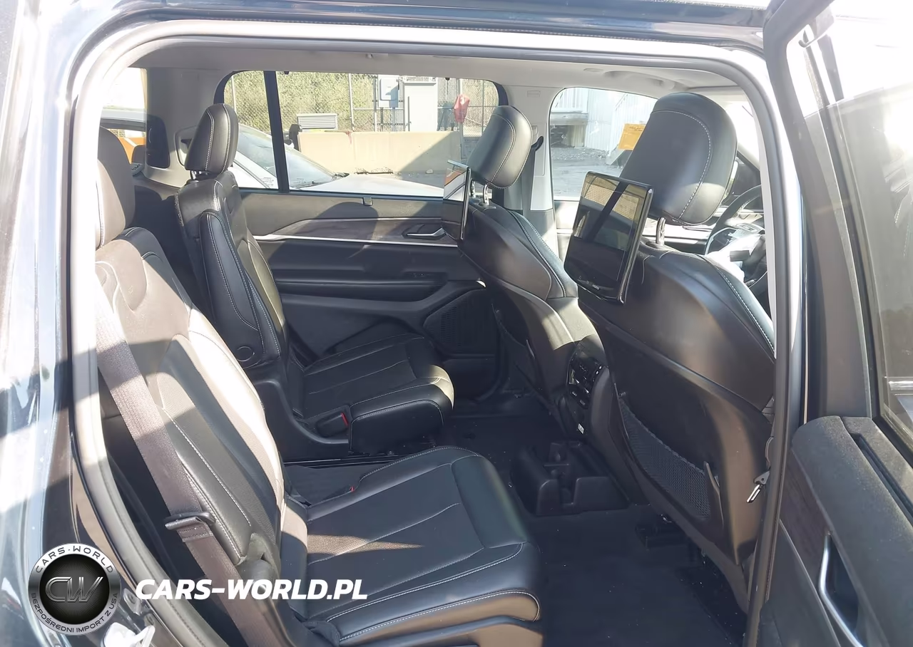 2023 Jeep Grand Cherokee L Limited 4X4 VIN:1C4RJKBG9P8813729 - 8