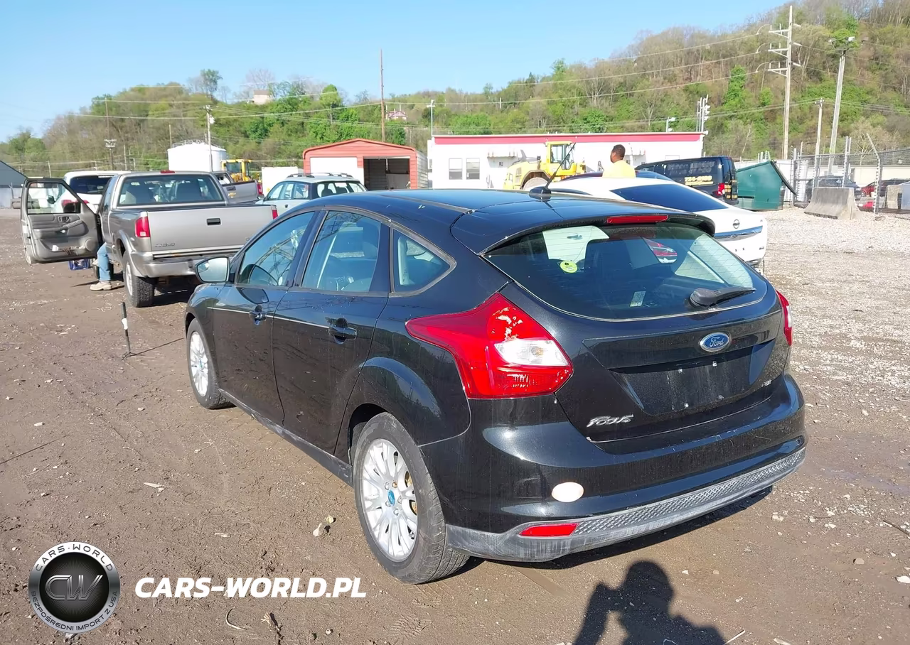 2012 Ford Focus Se VIN:1FAHP3K25CL163041 - 3