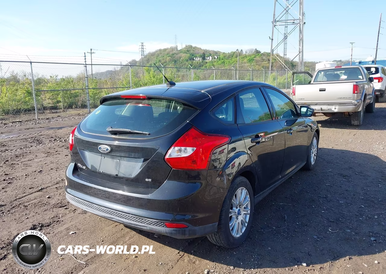 2012 Ford Focus Se VIN:1FAHP3K25CL163041 - 4