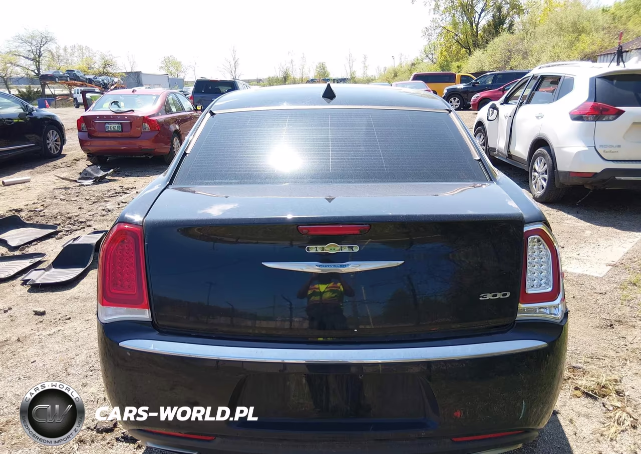 2017 Chrysler 300 Limited VIN:2C3CCAAG1HH661974 - 16