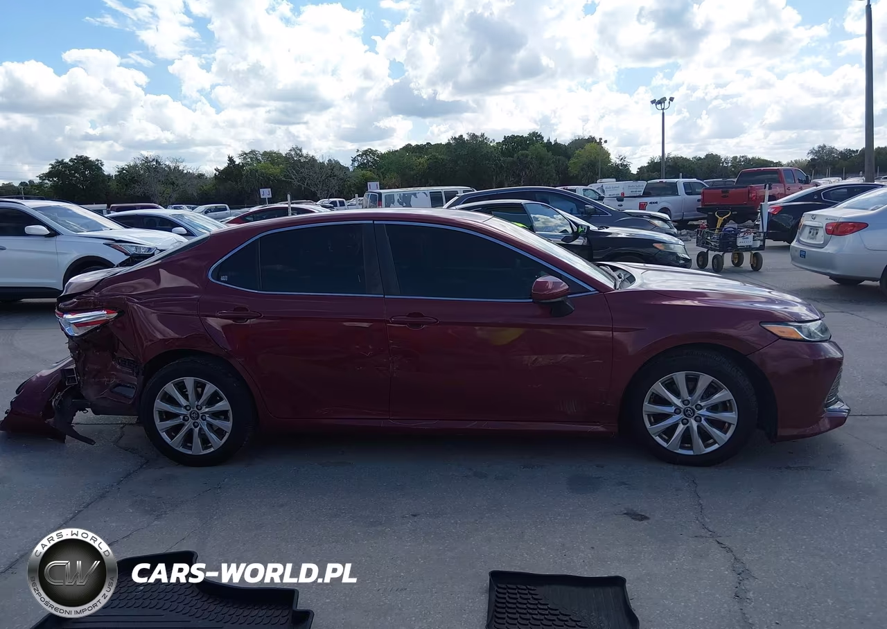 2018 Toyota Camry Le VIN:4T1B11HK0JU527852 - 13