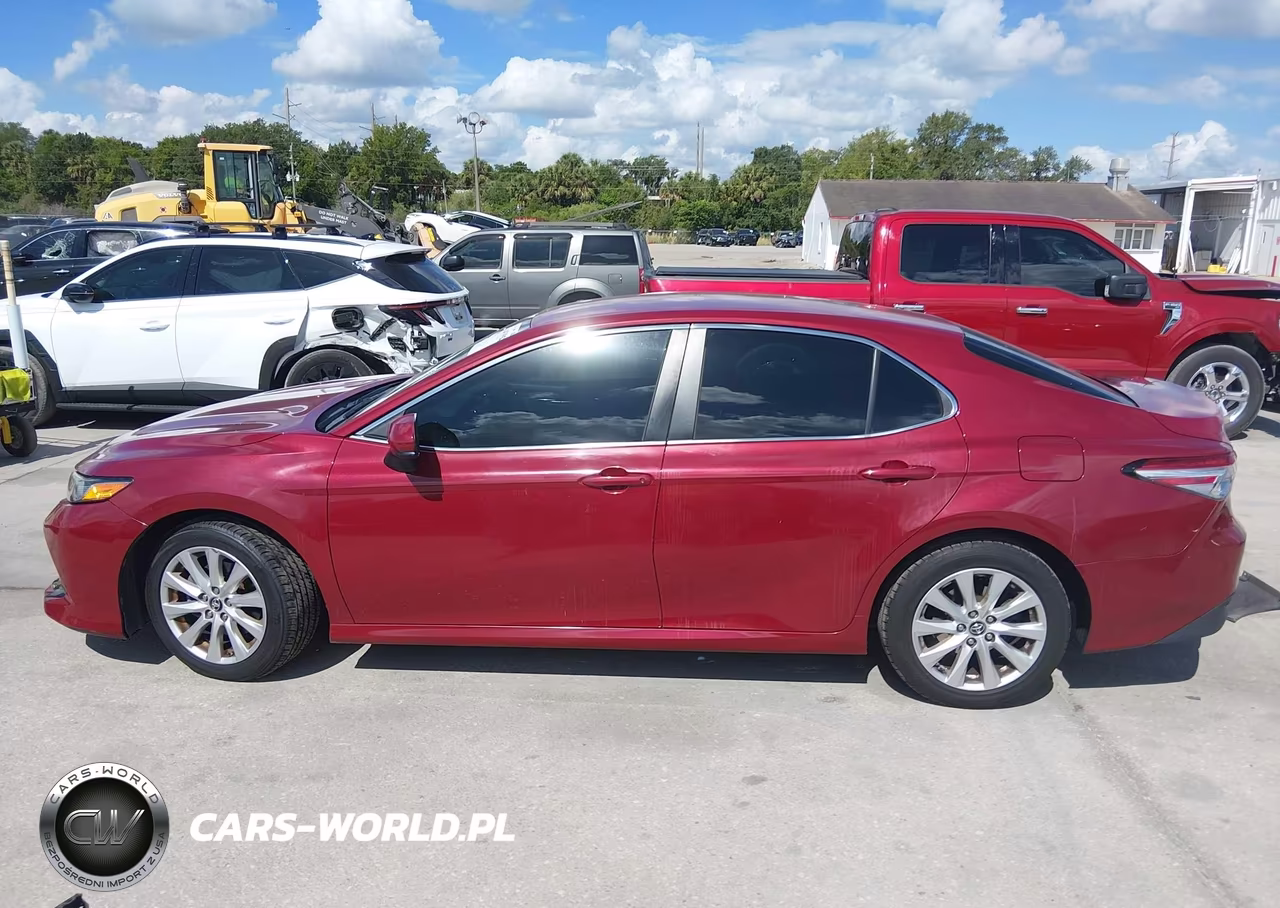 2018 Toyota Camry Le VIN:4T1B11HK0JU527852 - 14