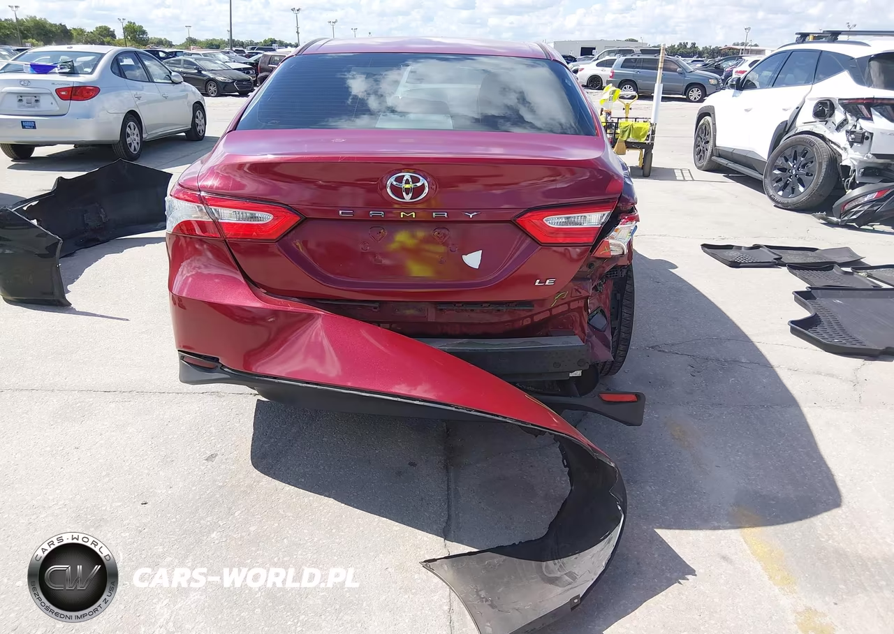 2018 Toyota Camry Le VIN:4T1B11HK0JU527852 - 16