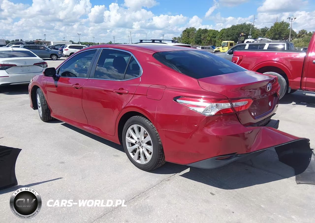 2018 Toyota Camry Le VIN:4T1B11HK0JU527852 - 3