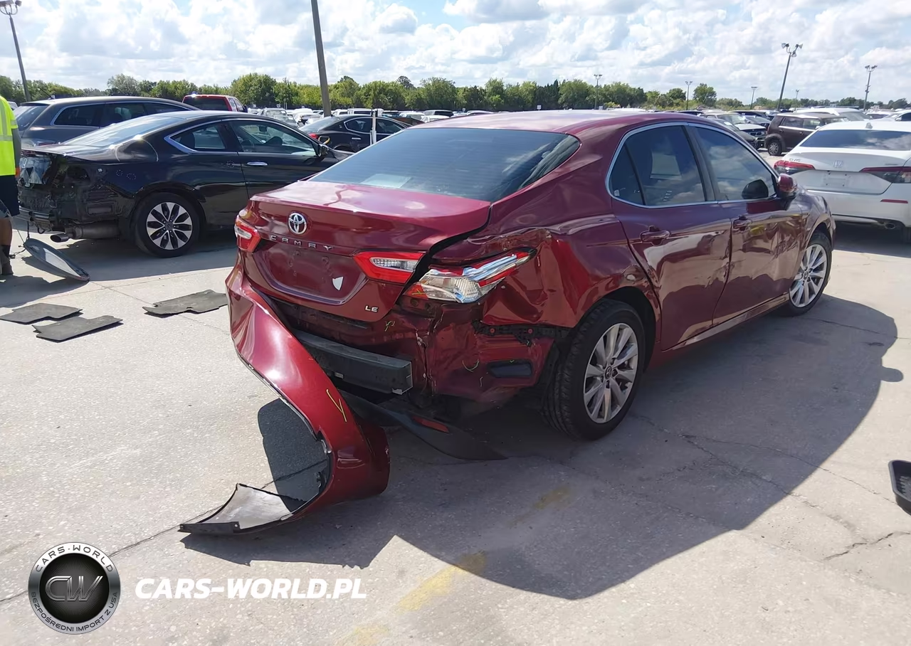 2018 Toyota Camry Le VIN:4T1B11HK0JU527852 - 4
