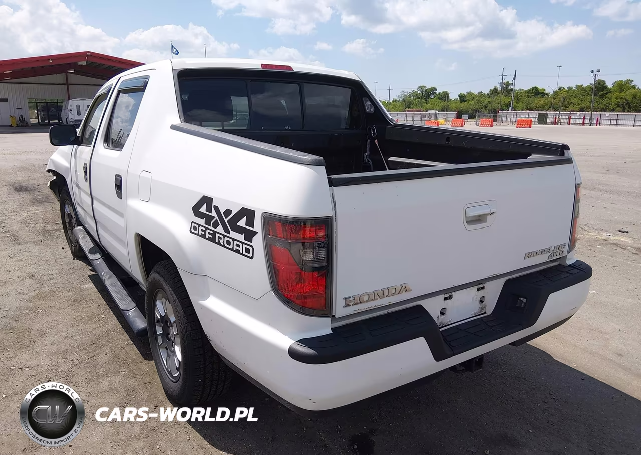 2014 Honda Ridgeline Sport VIN:5FPYK1F79EB002921 - 3