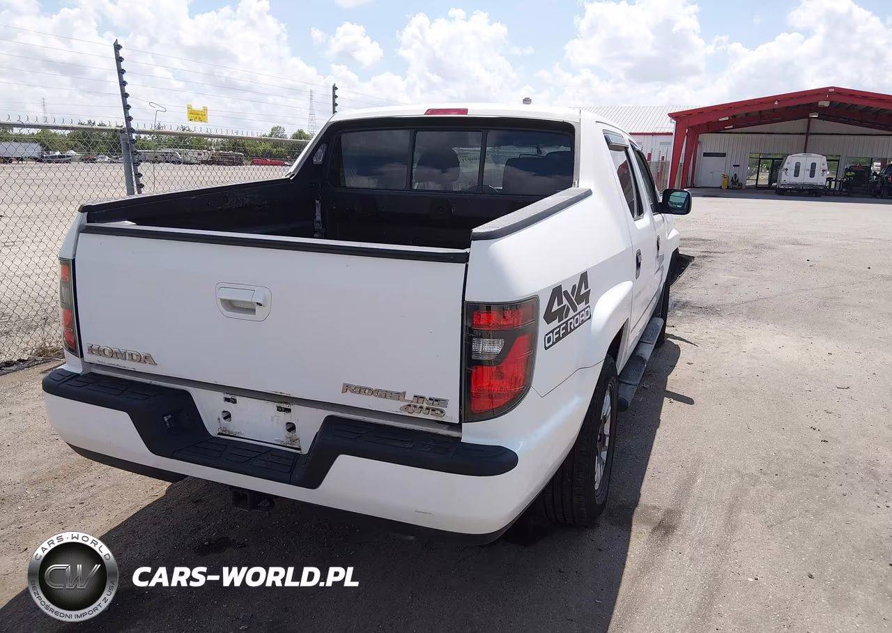 2014 Honda Ridgeline Sport VIN:5FPYK1F79EB002921 - 4