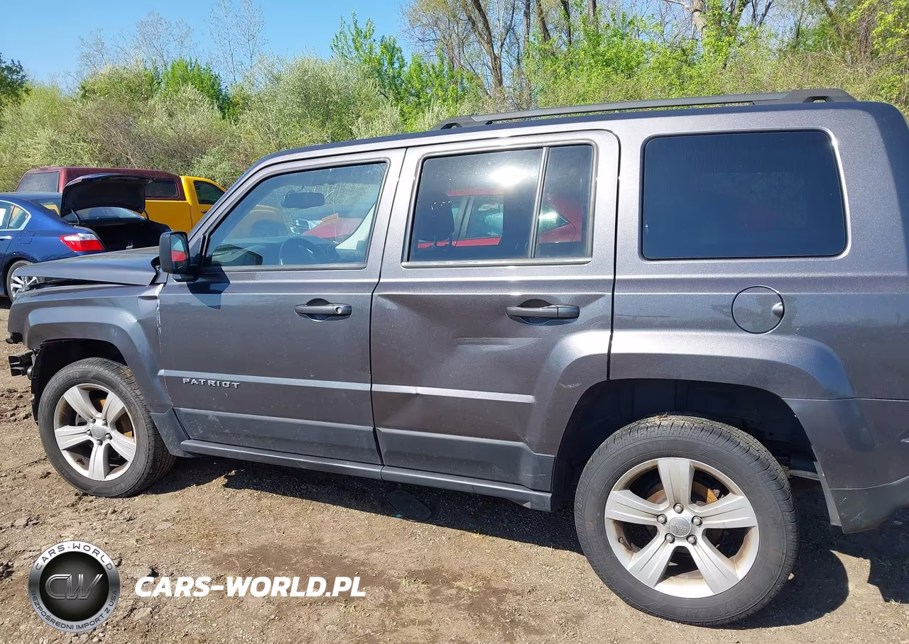 2015 Jeep Patriot Latitude VIN:1C4NJRFB5FD258922 - 14