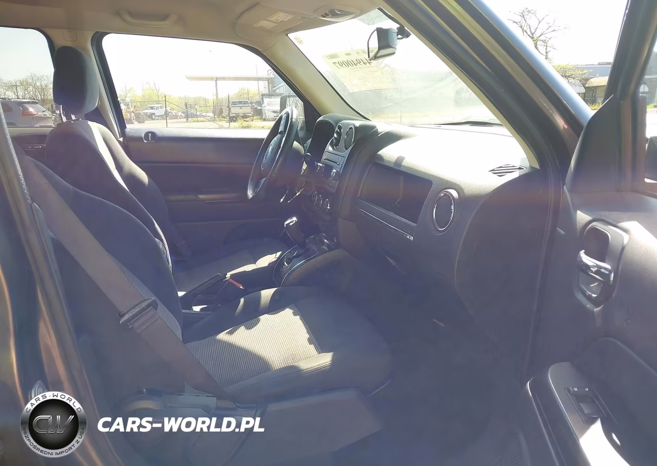2015 Jeep Patriot Latitude VIN:1C4NJRFB5FD258922 - 5